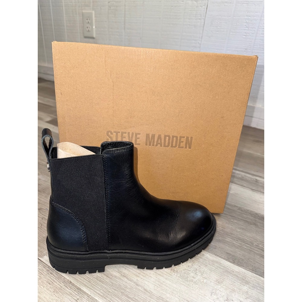Steve Madden Handout Bootie Women Black Leather Lug Sole Chelsea Boot 8